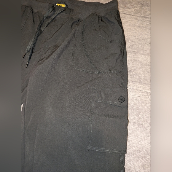 TBY Travels Better With You Women's Plus Gray Cargo Capri Pants. NWT Size 2XL - Picture 3 of 10